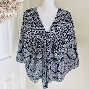 Mimi Blue & White Geometric Poncho Style Boho Blouse Made in India Size Medium